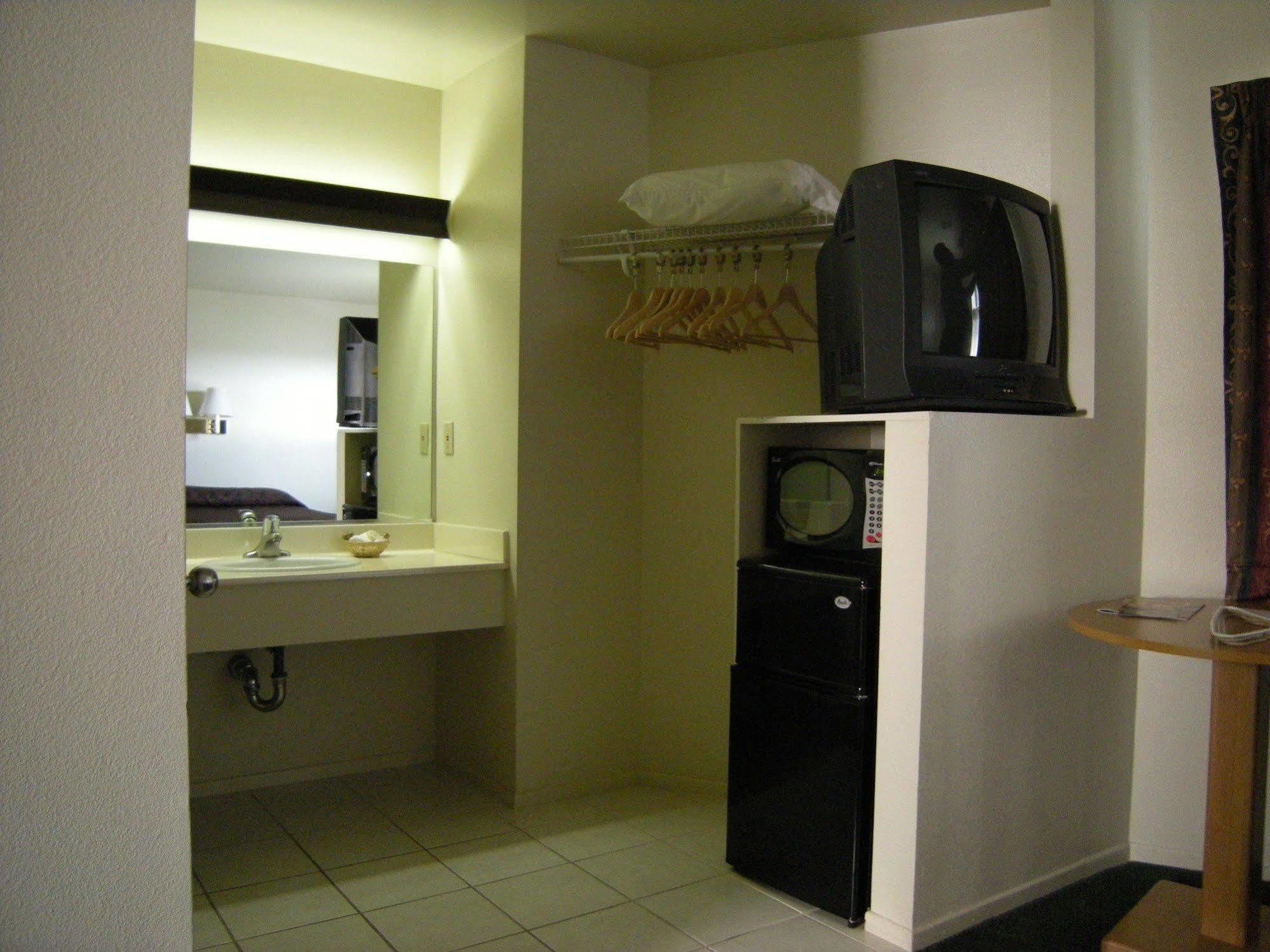 Jolly Roger Hotel 3*